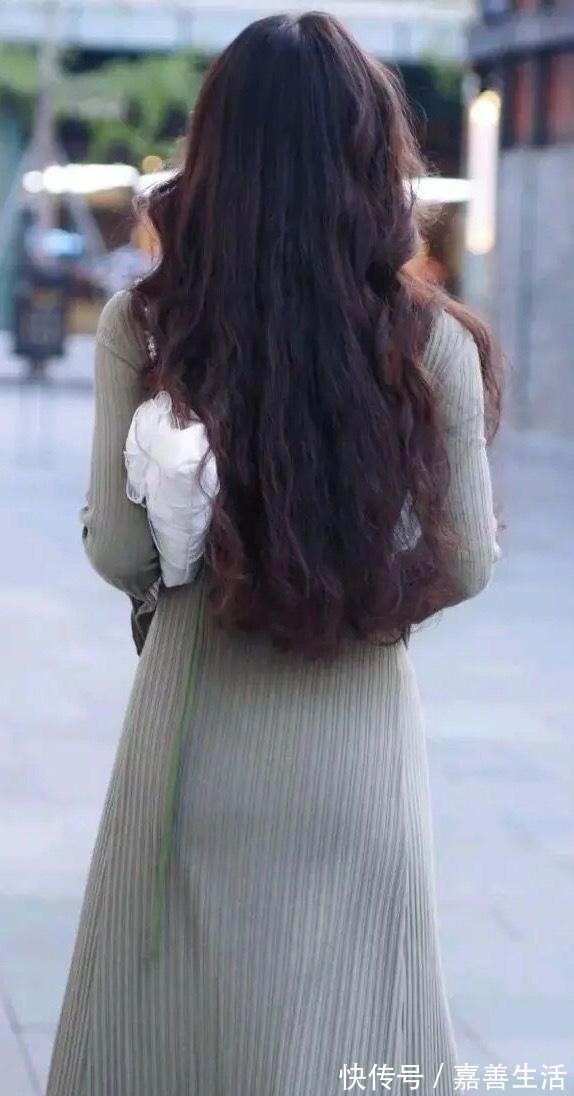 时髦 时髦百搭的针织连衣裙,洋气显高不挑身材,高贵典雅不俗气!