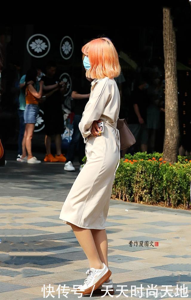 蕾丝|肉色丝袜的优点很多，今夏很多美女穿肉丝，图的是能搭配出精致感