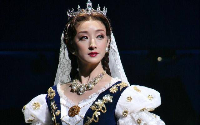  宝冢|宝冢歌剧院，全日本男人的情敌，居然是比男子更英俊的女演员？