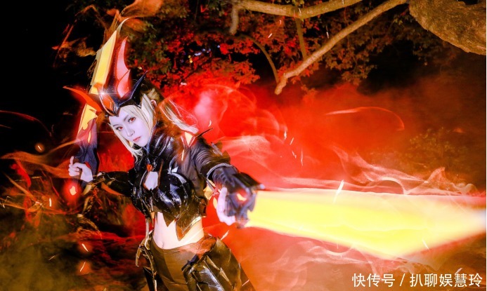 icon|这个小姐姐一件肉装没出,花木兰COS赏析