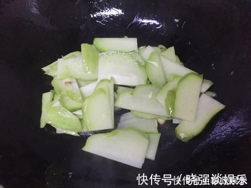 喝牛奶|它是“补钙冠军”，胜过喝牛奶，孩子多吃些，补钙质，个头长得快