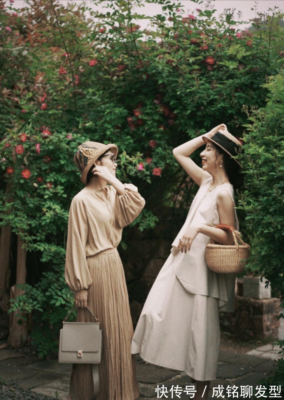 女儿|年过半百也美得耀眼!这位阿姨的穿搭值得学习,和女儿同框如姐妹