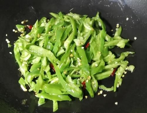 驴肉炒青椒怎么做好吃？三个窍门，鲜嫩可口美味下饭，简单又营养