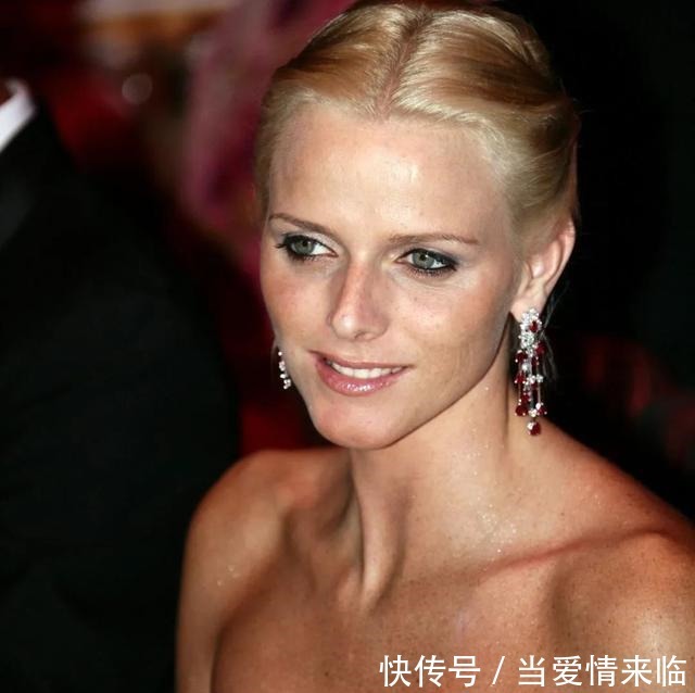 耳环 新年就是要红!王室红宝石珠宝看起来!