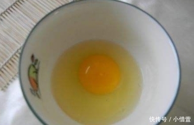 烹饪方法|煎荷包蛋别傻傻只倒油多加这样“东西”，荷包蛋又圆又嫩不粘锅