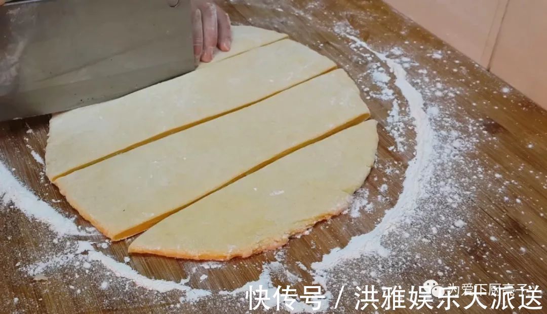 红枣|5个鸡蛋,1斤面粉,锅里一炒,做出创意小零食,比蛋糕好吃十倍