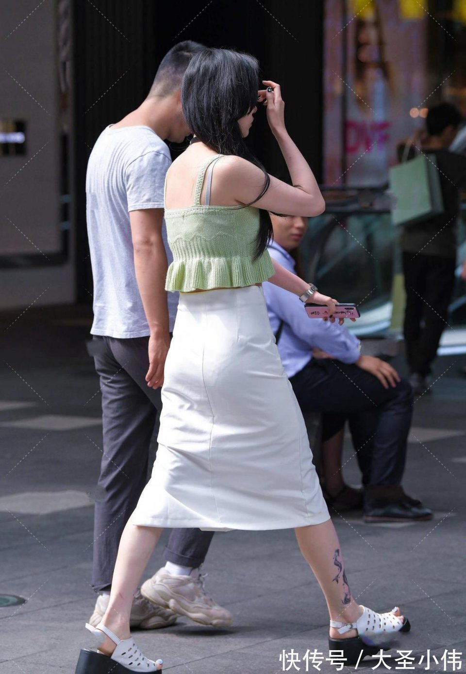 美女|美女街拍:这样的美女结婚后应该留在家里,不做任何工作,不经受一点挫折