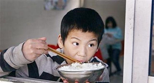 生长激素|儿科医生:孩子睡前有2种习惯,14岁后很难长高,白白损失10cm