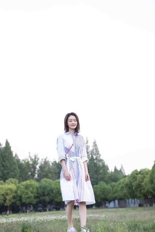 穿搭|私服搭配太聪明，卫衣+牛仔裤+棒球帽，这么穿时髦又高级