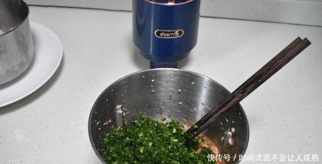 春天用这三种食材做饺子馅,鲜美汁多味道超赞,蒸饺煎饺都很好吃