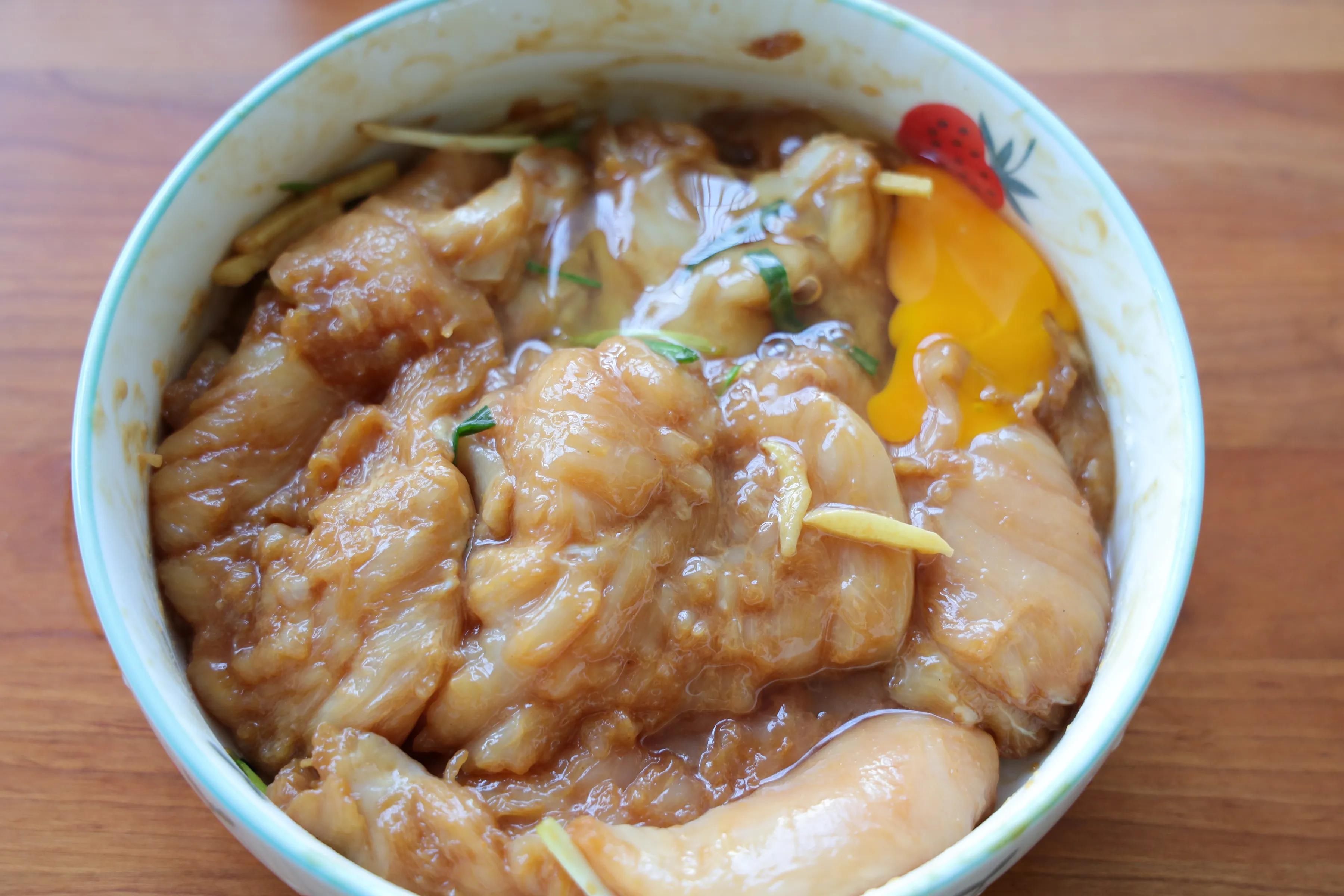 几元的鸡胸肉,简单做下,上桌成了抢手菜,外皮酥脆里面软嫩好吃