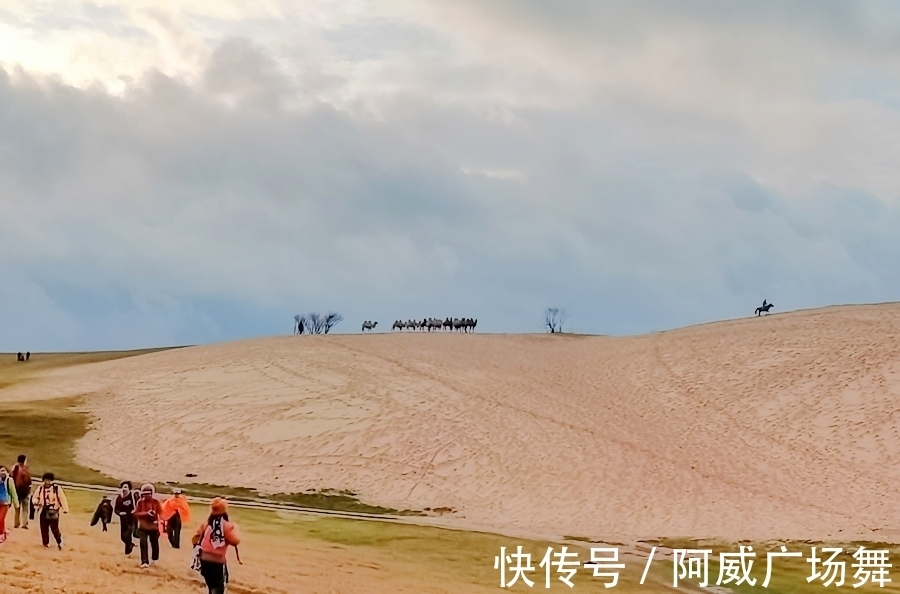 日落|中秋节在乌兰布统敖包吐后山，拍摄骆驼冲沙，遇见美丽的晚霞