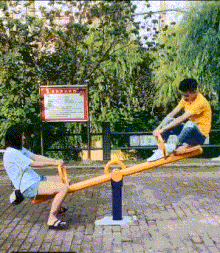 |搞笑GIF:要不是女朋友来医院看我 说不定我早已经出院了