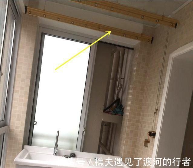 晾衣杆|阳台装修,越来越多人把晾衣杆不装中间装一边!入住才知多实用