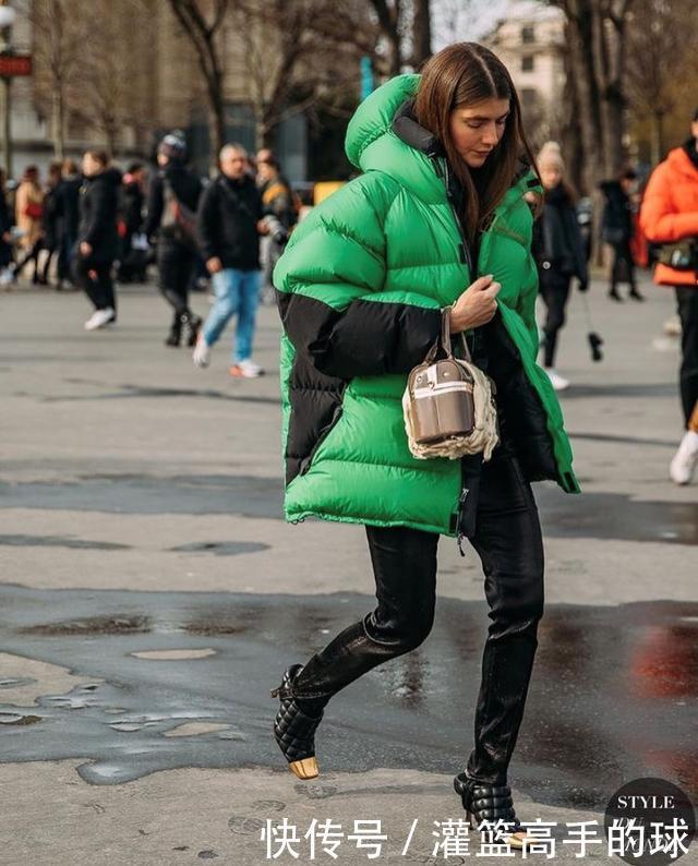 通勤|羽绒服如何穿得实用又时髦10款街拍搭配,带来冬日通勤全新启发