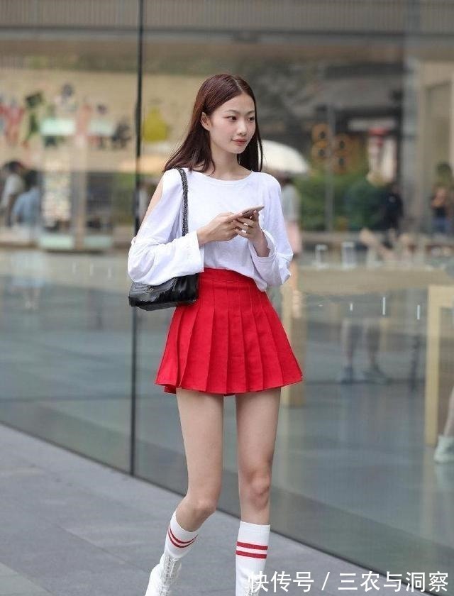 穿搭","m":"9495fb3244cbf36c441606fb9633712161290f46","nlabel":"stat_2890924627:zm.news.so.com:5paw5paw5L+K6b6Z,pageType_zmt,glevel_3","ntag":"tfashion;sfashion_时尚;kfashion_1:穿搭;kfashion_1:打底裤;cfashion_P:时尚:针织毛