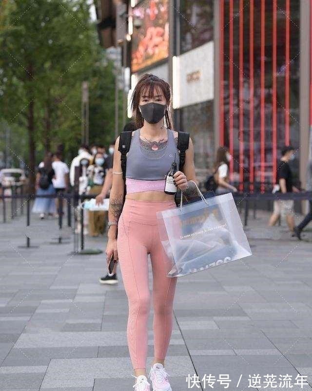 洋气 优雅洋气的打底裤装扮洒脱不俗,唯美清新感十足,纯净自然!