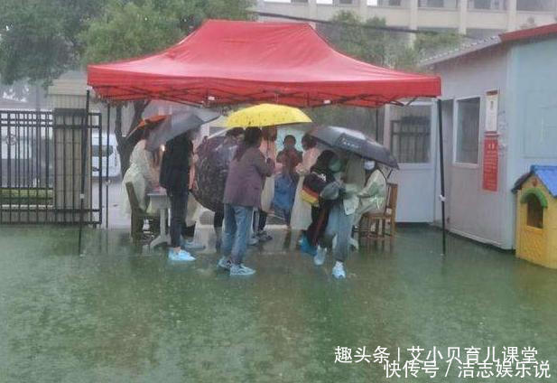 行为|幼儿园老师坦言,最讨厌父母“接娃放学”的3种行为,你也许做过