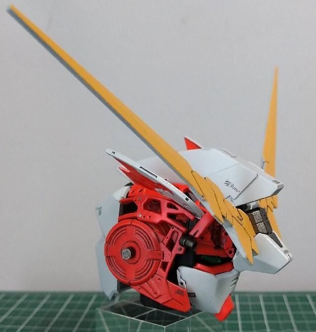 增加金属片细节，1/48比例的独角兽高达模型