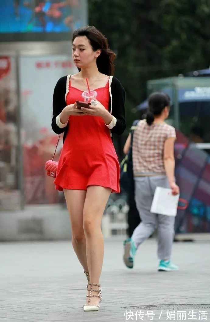 女性|女性搭配高跟鞋,轻松展现出轻熟的时尚感