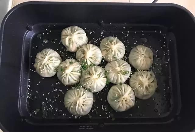 调韭菜馅就怕包着包着韭菜出水,教你一个小妙招,放多久都不没事
