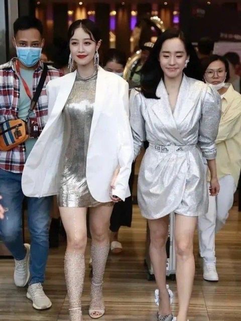 蓝盈莹重回浪姐舞台，网友：野心写在脸上，怪不得曹骏和她分手