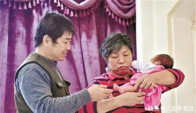 产妇|堪称最“霸气”产妇,顺产完走回病房似“将军”,网友值得骄傲