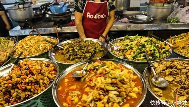 菜市场里居然这么卖菜，要不都说泰国人不做饭呢，我住这里也不做