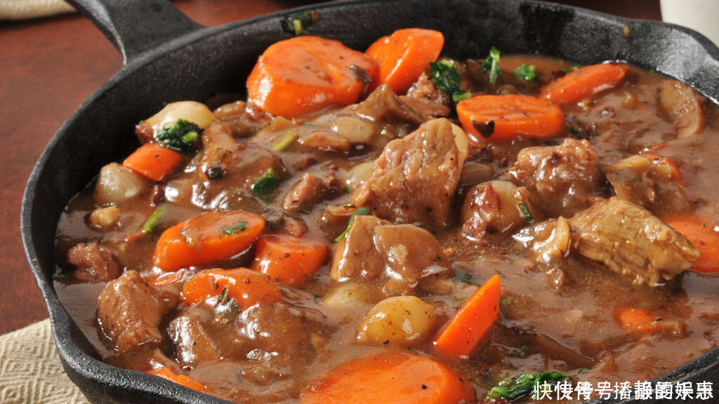 不管是什么肉,焯水前加1步,炖出来的肉又鲜又嫩,美味无腥膻