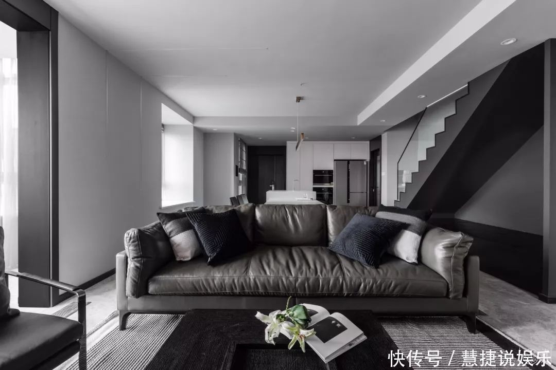 简约|33款高级灰的客厅,简约空间的高级感