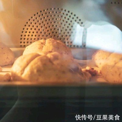 吴宝春|无限次回做的软欧「桂圆全麦面包」