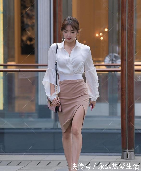 秋天 初秋季节的职场穿搭,优雅白衬衫搭配开衩半身裙,时尚休闲有魅力!