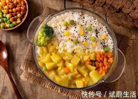 大米|蒸米饭只会加水?难怪不好吃,分享3个技巧,粒粒分明香喷喷的