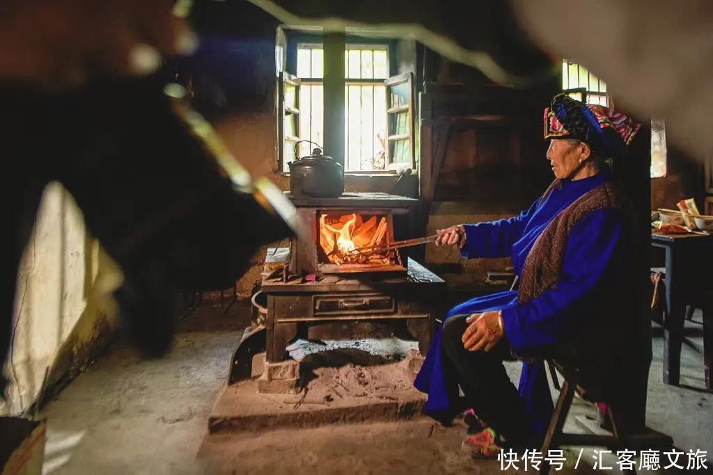 莎朗|2021端午,四川茂县民众载歌载舞欢度羌族“瓦尔俄足”节