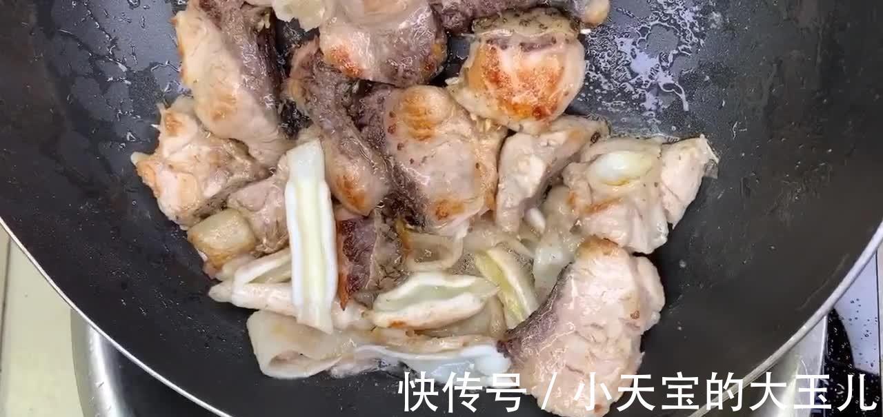 鱼泡砂锅的做法,口感Q弹爽滑,味道鲜美至极,兼具营养和美味!