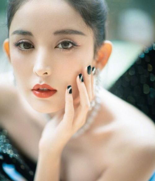 意外|意外被古力娜扎“cue”到后，戚薇的反应令人意外，这情商没谁了