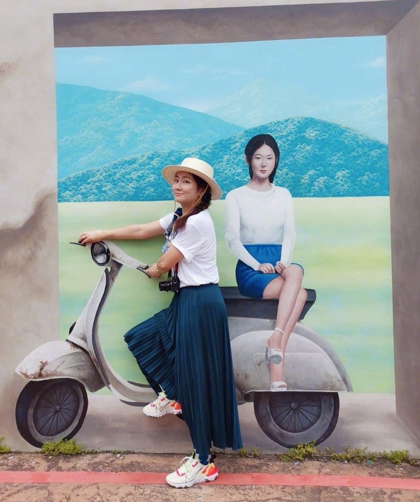 依然|任家萱爬山晒素颜，脸上疤痕明显，但面对镜头依然自信