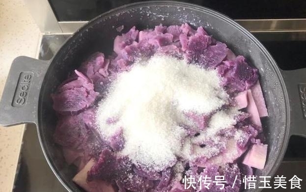 面包机|日式香芋饼,蒸完揉成泥,裹上面粉压成型,还用得着去买?