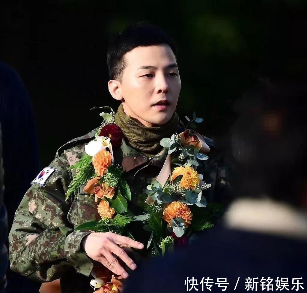 bigbang 合作的联名鞋直接秒空,连50码的都卖完,价格居然高达3万一双?