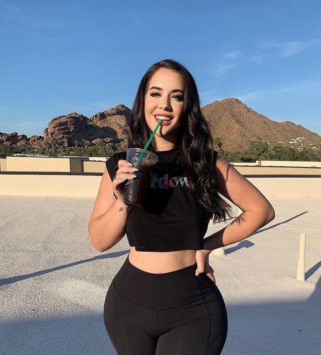 身材比例|体重不是决定身材的标准,身材曲线才是,大码模特就是不一样