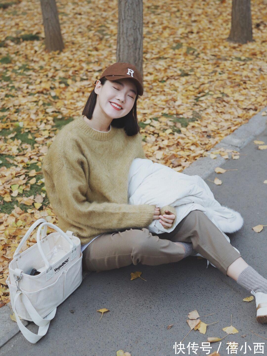 毛衣 冬季衣服不用多,学会实用的“毛衣穿法”就够了,出街告别路人感