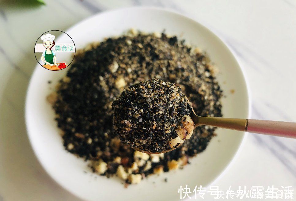 冷天要常吃黑芝麻，教你新做法，每天吃一勺，精神饱满过冬季