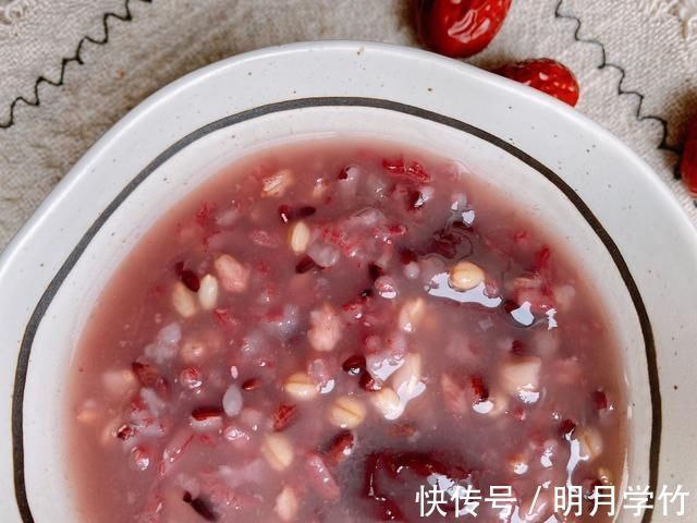 浸泡|黑米粥的正确做法,煮之前加一步,多加一种食材,比八宝粥还好喝