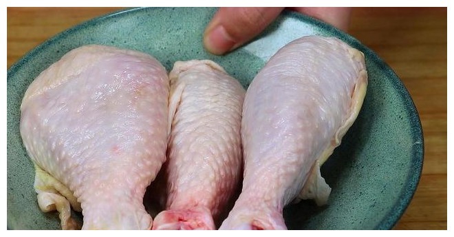 自从学会鸡腿这样做，我家一周吃3次，不油炸，不红烧，太香了