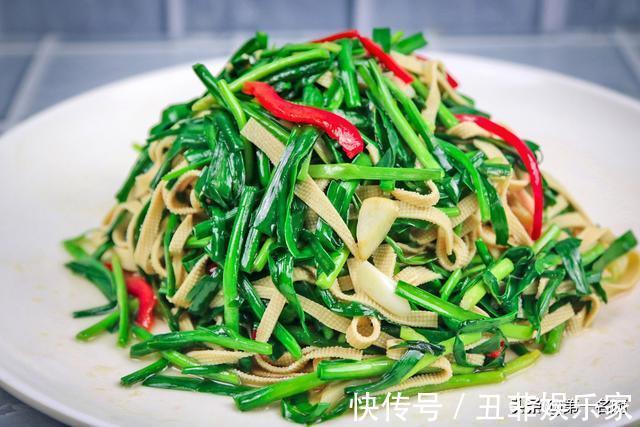 韭菜|韭菜和它是天生一对,宁愿少吃肉,也别放过这道菜,5块钱炒一盘
