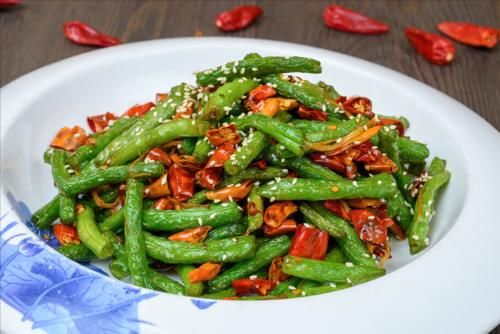 炒豆角|炒豆角，不要焯水或者过油，下锅前多做1步，豆角翠绿爽口不发黑