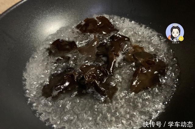  儿子最馋这馅的饺子，不加一块肉，却比肉馅还香，鲜美多汁不油腻！