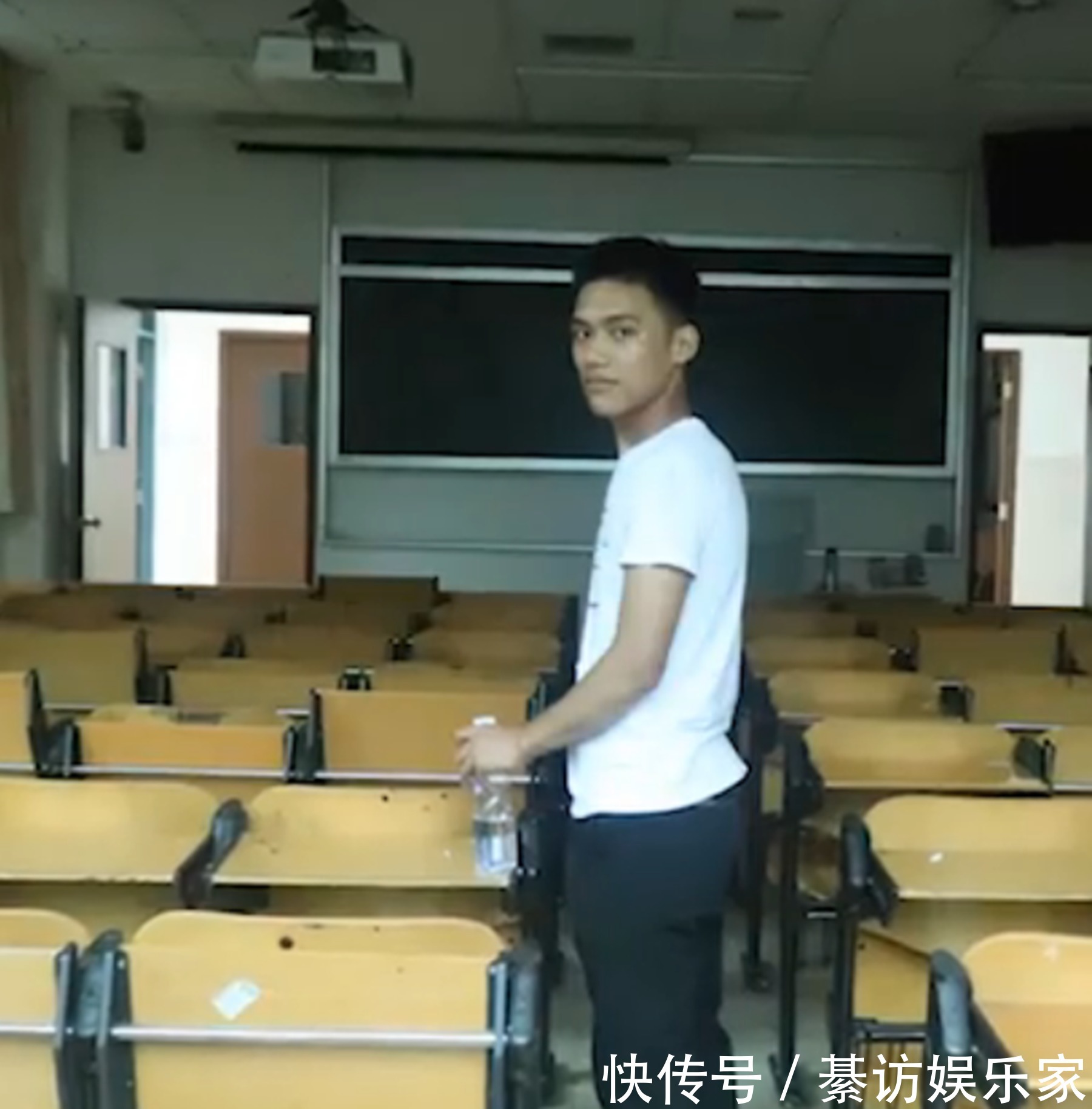 《变形计》里的农村娃,找富豪爸爸借钱被拉黑,今靠自己赚20万