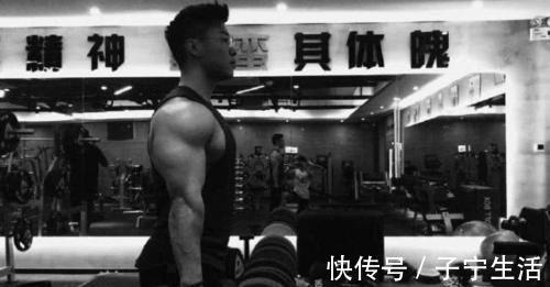 冠军|腹肌练成搓衣板,靠实力撸铁的95后,赢得大学生赛健体全场冠军