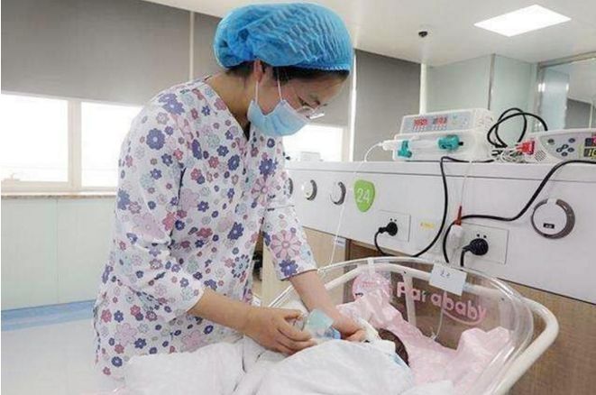 阿昭|宝宝出生后，为何护士会让宝妈分辨男女？他们并不是在“找茬”
